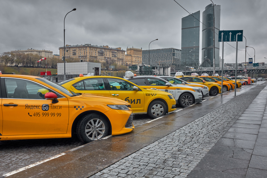 Такси и доставка: как платформенная экономика изменила рынок труда