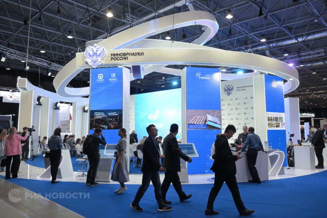 Стенд Минобрнауки России начал работу на форуме "Технопром-2023"